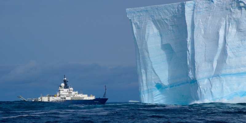 ship and iceberg photo